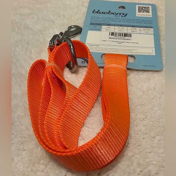 Blueberry Dog Leash Large Bright Orange - Picture 2 of 4